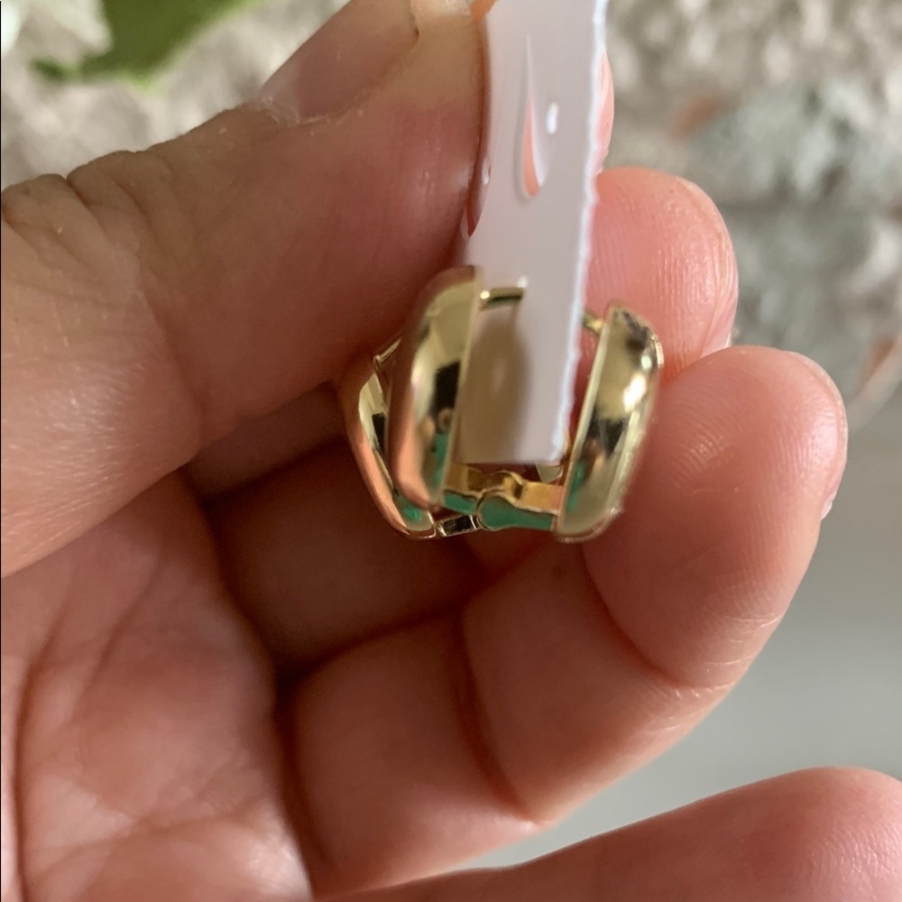 Elegant Gold Plated Earrings - Picture 3 of 4